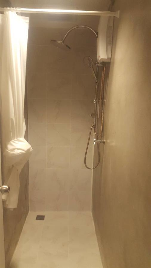 Revolution Hostel Asoke Bangkok Eksteriør billede