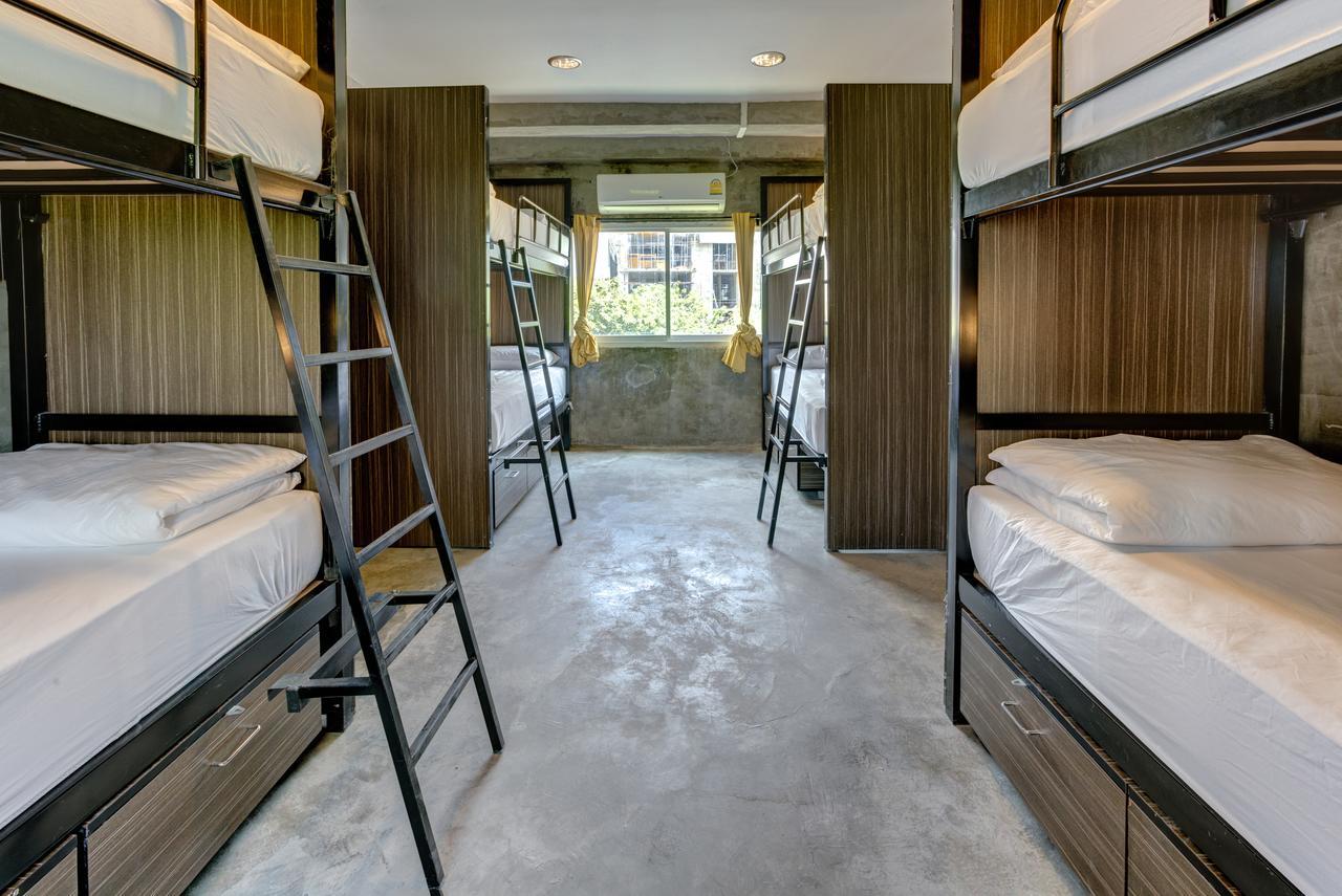 Revolution Hostel Asoke Bangkok Eksteriør billede