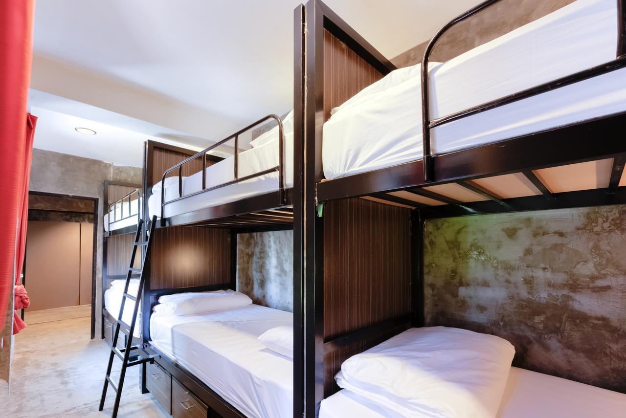 Revolution Hostel Asoke Bangkok Eksteriør billede