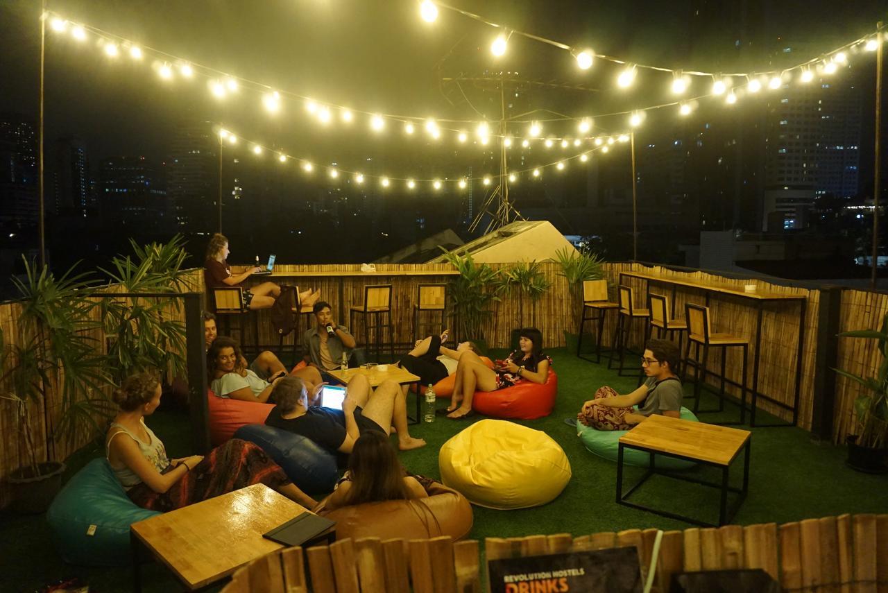 Revolution Hostel Asoke Bangkok Eksteriør billede